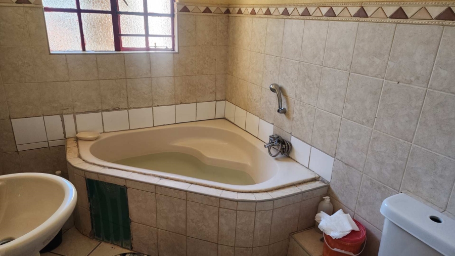 To Let 1 Bedroom Property for Rent in Geelhoutpark North West